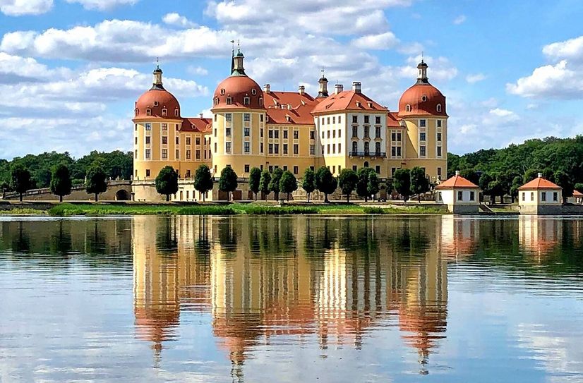Im und und um das Schloss Moritzburg wurde der DEFA-Klassiker gedreht.