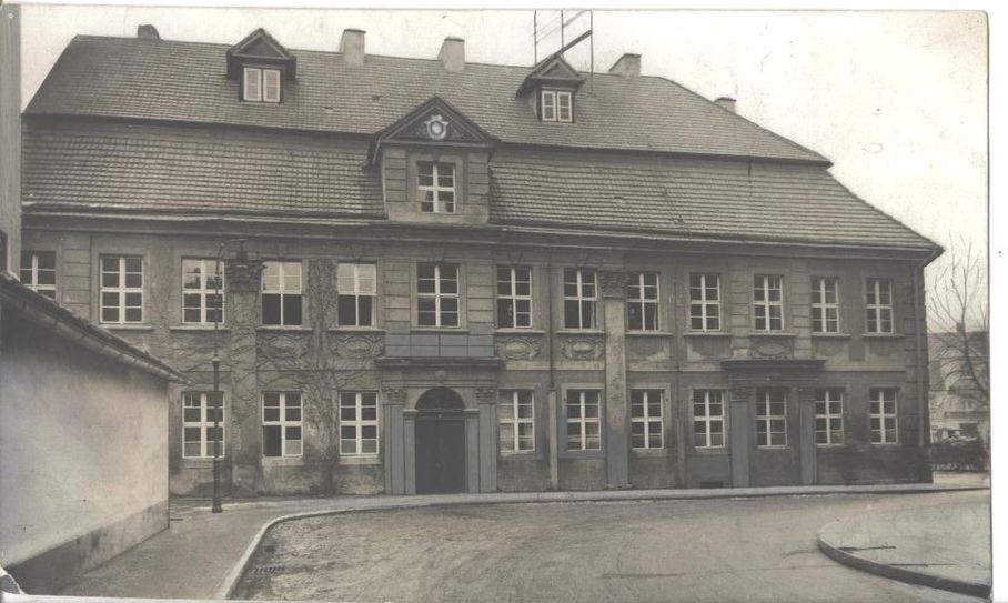 Das alte Cottbuser Gymnasium auf dem Oberkirchplatz. Foto: Stadtarchiv Cottbus