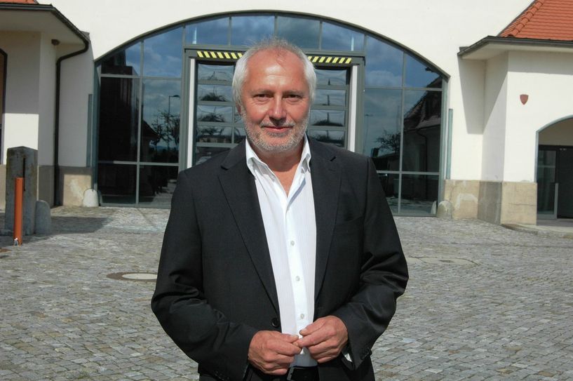 Messe-Chef Ulrich Finger hat für 2016 mit seinem Team wieder ein volles Programm in seine Hallen geholt. Foto: Pohl