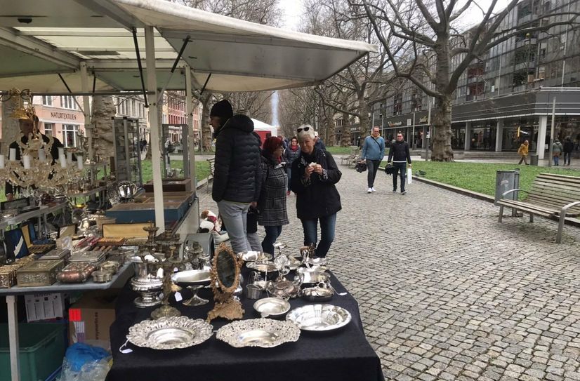 Antik- und Kreativmarkt, junge Kunst und Begleitprogramm in der Dresdner Neustadt