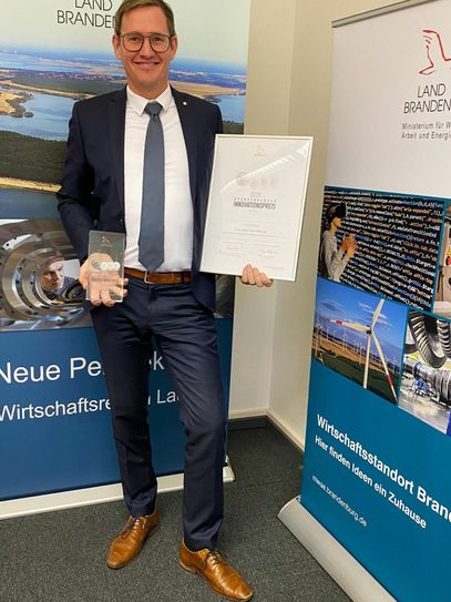 Stolz auf den Preis: Dr. Michael Schnick, Geschäftsführer der Kjellberg-Holding Teknoholt GmbH. Foto: kb