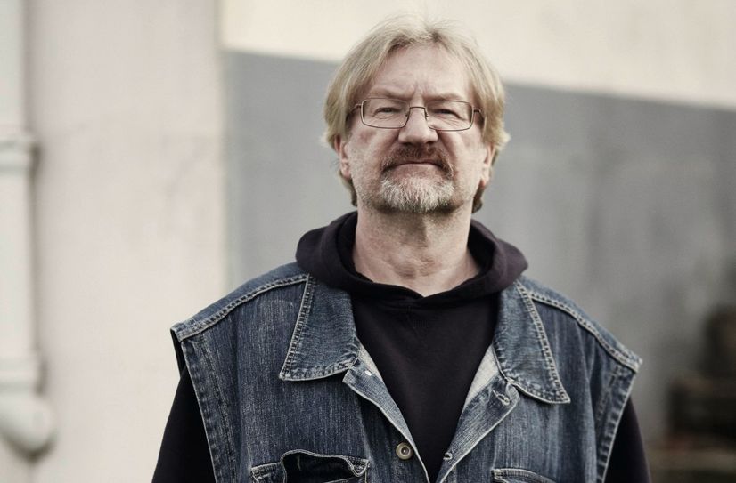 30 Jahre lang hat er auf der Straße gelebt, heute engagiert er sich als Autor und gefragter Erfahrungsexperte gegen Obdachlosigkeit.