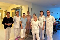 Die Ärztliche Direktorin, Dr. Cornelia Schmidt (l.), und die Pflegedirektorin vom CTK, Andrea Stewig-Nitschke (4.v.l.), richteten ihren Dank an die Pflegekräfte des Klinikums.