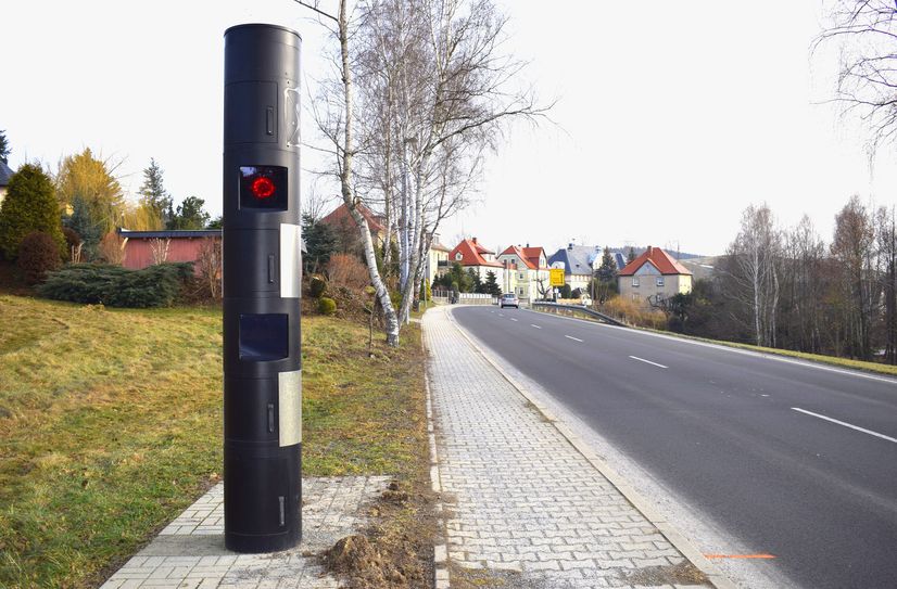 Der Blitzer in Putzkau ist seit Jahren Spitzenreiter mit den meisten Blitzerfotos im Landkreis.