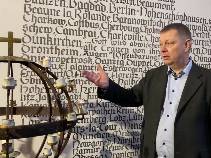 Superintendent Thomas Köhler lädt dazu ein, am 18. April in den Kirchen des Kirchenkreises Niederlausitz eine Kerze zum Gedenken an die Opfer der Coronapandemie anzuzünden. Foto:fd
