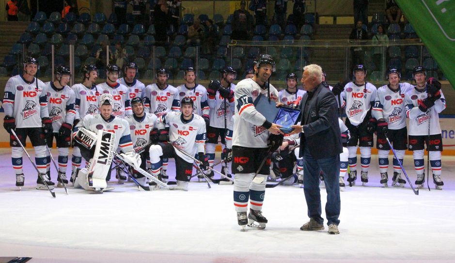 Die Nürnberg Ice Tigers, aus der PENNY DEL, nehmen den Pokal des „So geht sächsisch.“-Cup mit nach Hause. Foto: Büttner