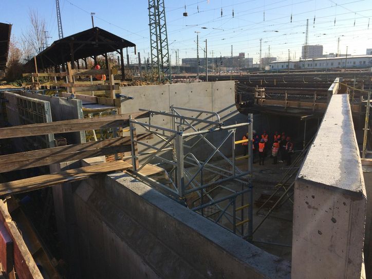 Die Baustelle am Cottbuser Hauptbahnhof ist das derzeit mit Abstand größte Bauprojekt in der Stadt. Fertigstellung im Jahr 2020. Foto: jgl