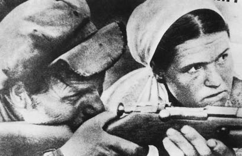 „Doch als wir vor das rote Moskau kamen / Stand vor uns Volk von Acker und Betrieb / Und es besiegte uns in aller Völker Namen / Auch jenes Volks, das sich das Deutsche schrieb.“ Brecht, Kriegsfibel
