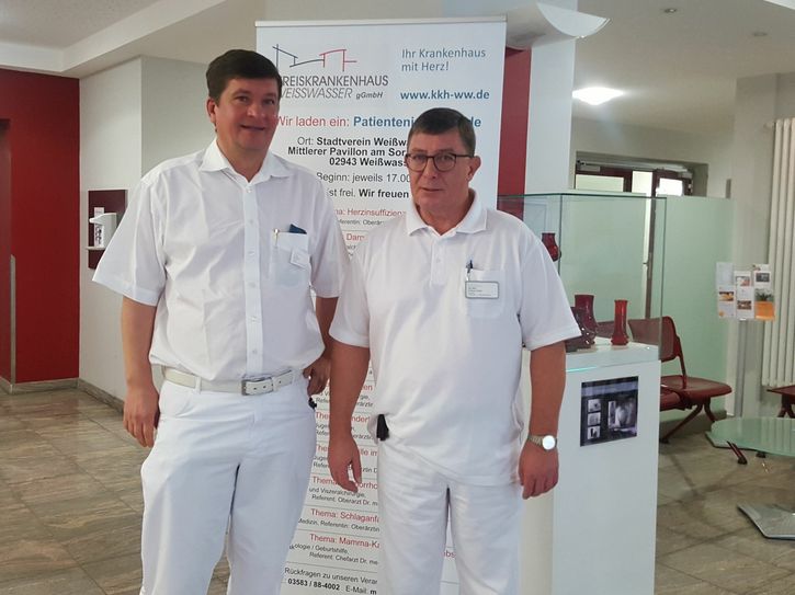 Oberarzt Andreas Dusold (links), hier im Bild mit Oberarzt Alex Reimer, spricht am 24. Oktober bei einem Patienteninfoabend zum Thema Hämorrhoiden. Foto: Managementgesellschaft Gesundheitszentrum des Landkreises Görlitz