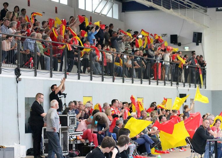 Auf den Zuschauertribünen gab es kein Halten mehr.