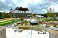 Blick vom Minigolf-Platz auf den Hochseilgarten.