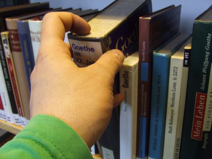 Nach der Zusammenführung der Dateisysteme gilt eine Nutzerkarte für alle Standorte, so das Ausleihe und Rückgabe unabhängig an allen Standorten erfolgen kann. Symbolfoto: Archiv