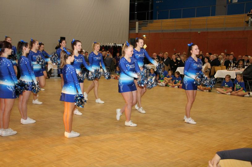 Die Cheerleader der TSG 65 Lübben im Einsatz.
