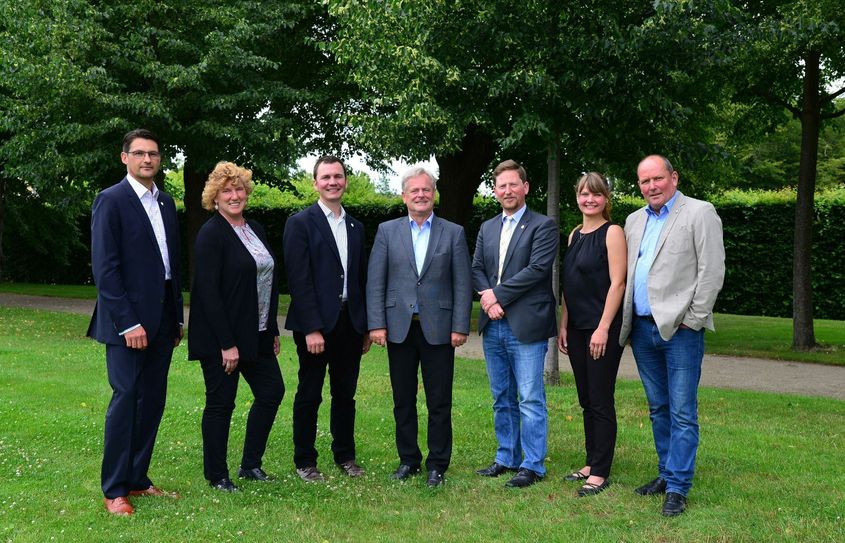 Gewählt wurden: Enrico Friedland, Sabine Wendsche (GF), Felix Hößelbarth (Stellv.), Frank Neupold (Vorsitz), Conrad Seifert (Schatzmeister), Sabrina Wagner, Claus Höhne. (v.l.) Foto: Weinbauverband