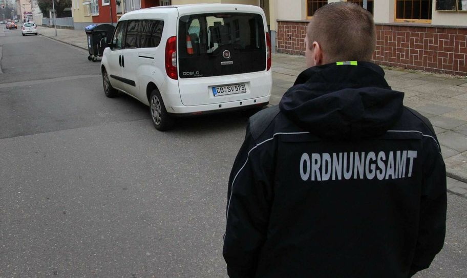 Dieser weiße Fiat Doblo löste im November den blauen Caddy des Ordnungsamtes ab. Foto: jho