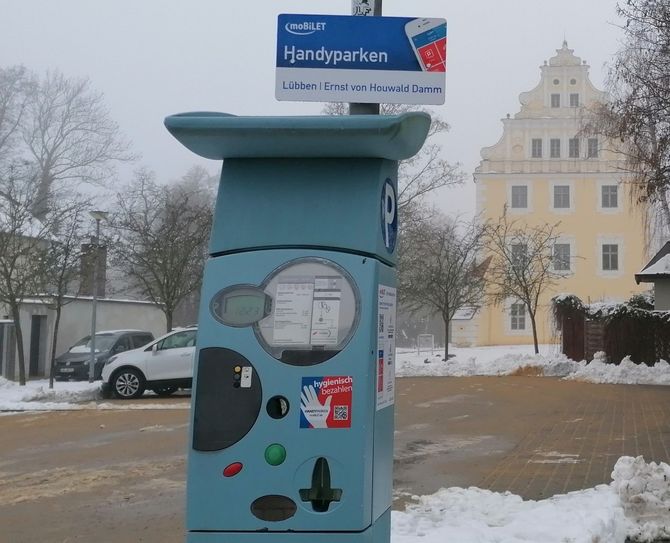 Ein Handy-Parkscheinautomat am Houwald-Damm