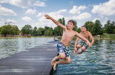 Ab sofort kann auch im Naturbad Mockritz wieder geplanscht werden.