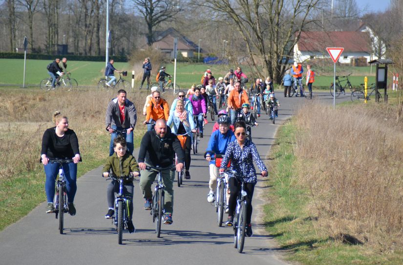 Nicht nur Einzelfahrer, sondern auch Familien und Vereine sind zum Anradeln eingeladen.