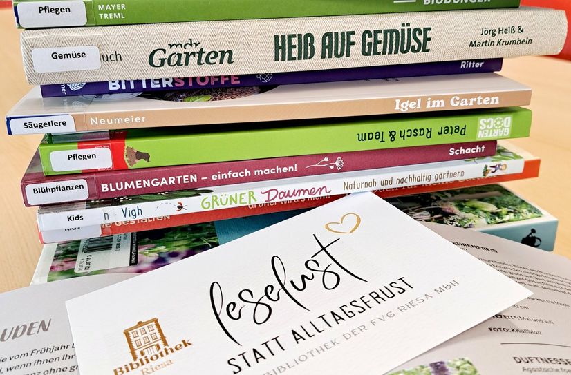 Die Bücher warten bereits in der Bibo auf wissbegierige Hobbygärtner.