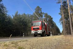Feuerwehren im Löscheinsatz bei der Bekämpfung des Großbrandes bei Kleinbahren am 1. Juli.