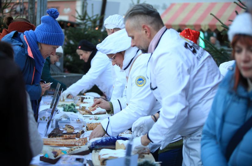 Beim Stollenfest wurde eifrig gekostet, analysiert und beurteilt.