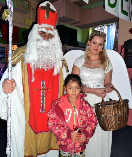 Nikolaus, Engel und Honsa besuchen das Zentrum Kamarad in Decin. Foto: Fiedler