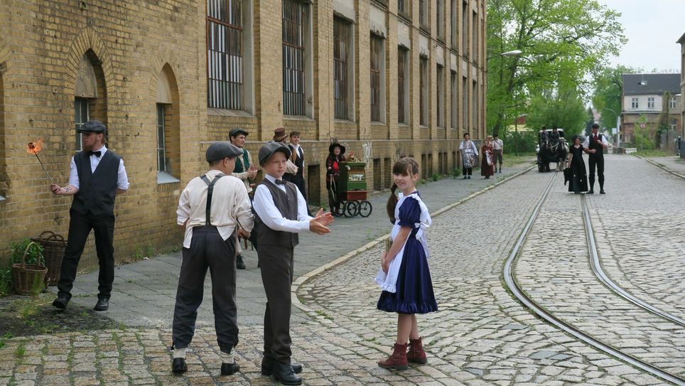 ...und bitte! So ertönte es am letzten Wochenende im April in Forst. Knapp 40 Darsteller aus Forst und Umgebung wirkten hier bei einem Filmdreh mit. Fotos: Dany Dawid