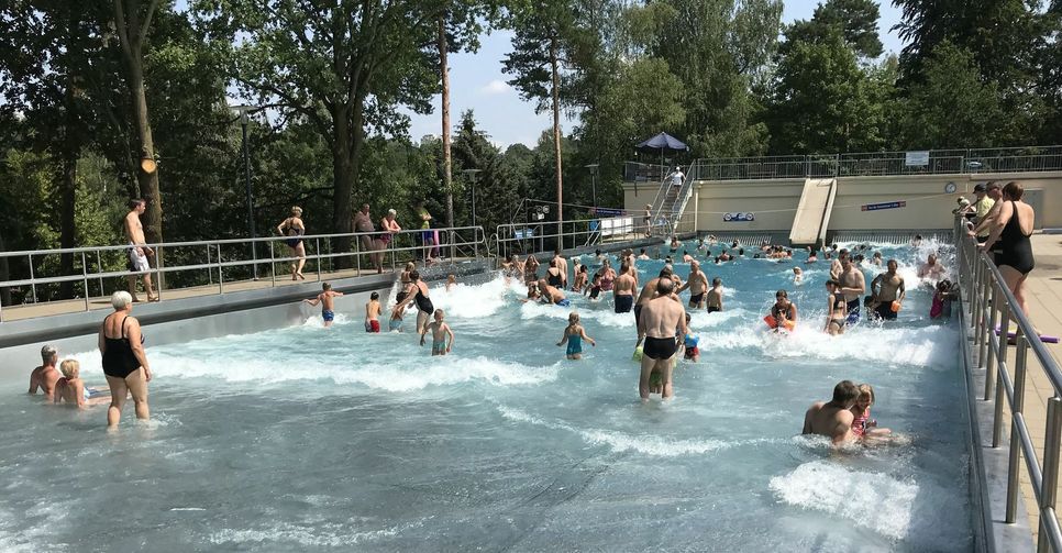 Auch im Bilzbad Radebeul dreht sich ab Samstag die historische Welle wieder. Foto: Schramm