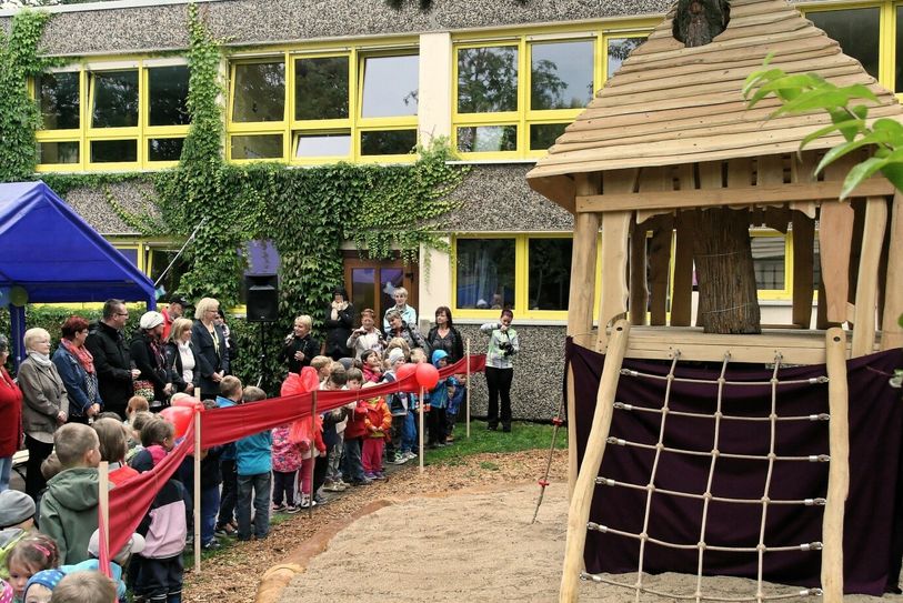 Bei der Einweihung des neuen Baumhauses gab es große Augen bei den Kita-Kindern. Foto: Arbeiterwohlfahrt Kreisverband Oberlausitz