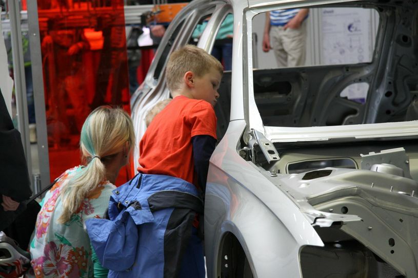 Welche Rolle Roboter und Klebstoffe beim Bau von Autos spielen, wird das zentrale Thema an den verschiedenen Stationen an diesem Tag sein. Fotos: ATN