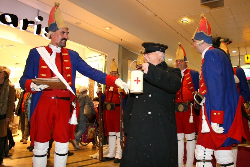 Die Langen Kerls, hier bei der Romantica im Einsatz, werden beim historischen Weihnachtsmarkt wieder nicht zu übersehen sein. Foto: js