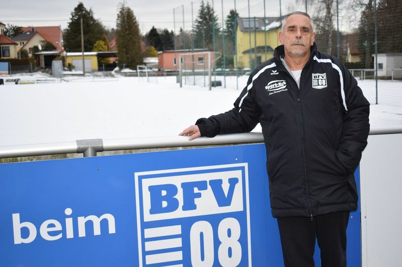 Frank Terks ist Geschäftsstellenleiter des Bischofswerdaer FV. Für die Zukunft wird der Fokus vermehrt auf die Nachwuchsarbeit und Verbesserung der eigenen Infrastruktur gelegt. Foto: Sandro Paufler