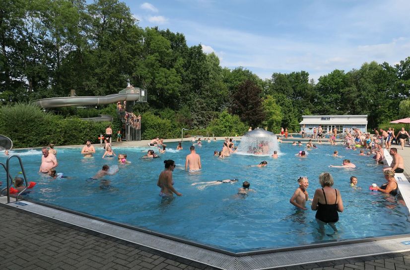 Das Calauer Freibad in der Ziegelstraße machte seinem Ruf als beliebte Freizeiteinrichtung der Stadt alle Ehre. Mehr als 12.000 Gäste wurden begrüßt, darunter zahlreiche Menschen aus der Hauptstadt.