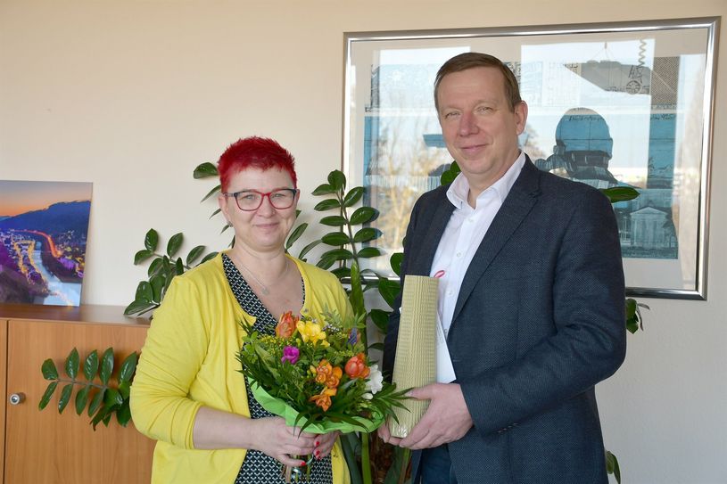 Wollen die gute Zusammenarbeit zwischen Landkreis und Verbandsgemeinde auch in Zukunft fortsetzen: die neue Verbandsgemeindebürgermeisterin Claudia Sieber (l.) und Landrat Christian Jaschinski (r.).  Foto: Pressestelle Kreisverwaltung