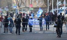 Vor dem Alstom-Werk gab es auch zwei kleinere Demonstrationen.