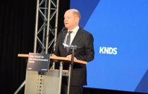 Bundeskanzler Olaf Scholz in Görlitz: "Die großartigen Beschäftigten sind der Hauptgrund, weshalb KNDS Deutschland künftig hier in Görlitz produziert."