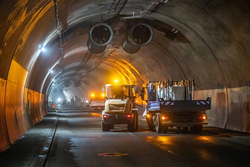 Seit März finden in der Südröhre im Tunnel Königshainer Berge Bauarbeiten statt.