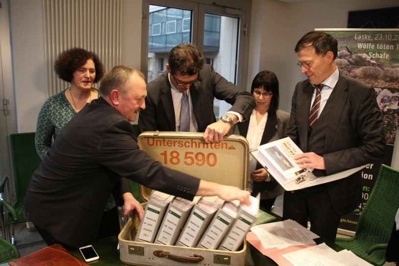 Übergabe der Petition im Sächsischen Landtag. Foto: Schramm