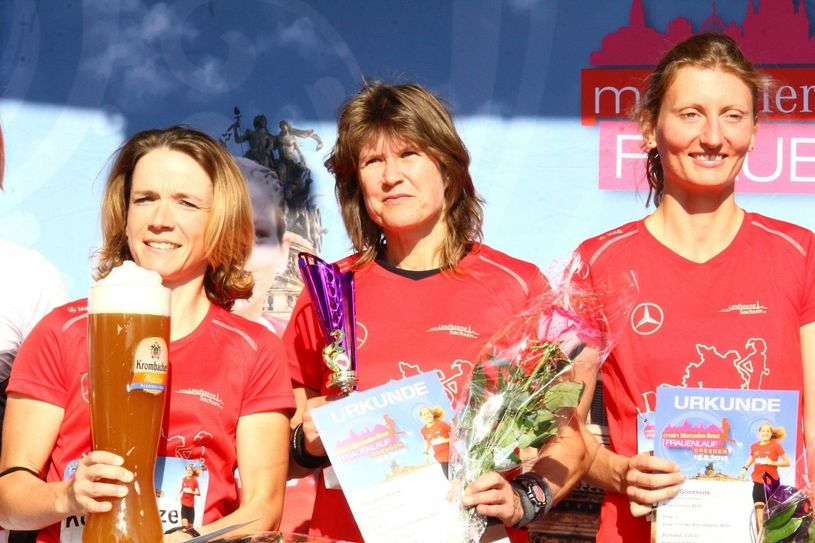 Die Gewinnerinnen des Frauenlaufs 2015 auf der 5-Kilometer-Strecke (v.l.): Dr. Konstanze Friedrich (1), Christin Marx (2) und Julia Gossens (3). Foto: Laufszene Sachsen