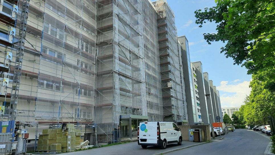 Vonovia saniert derzeit seinen Bestand auf der Pfotenhauer Straße. Foto: Pönisch