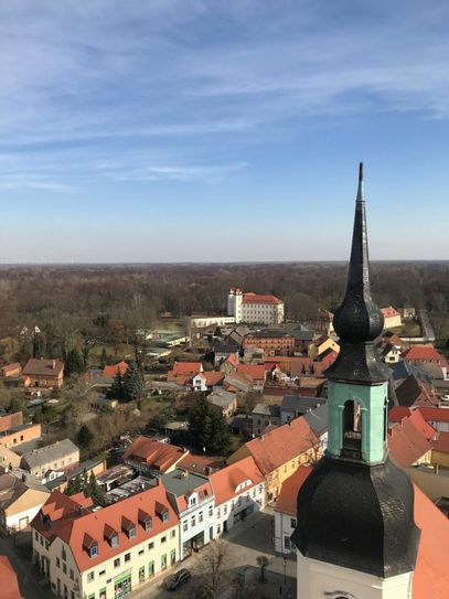 Die Kirchturmspitze nach der Demontage der Turmbekrönung. Foto: Anke Gräfin zu Lynar