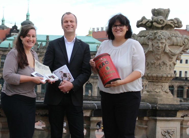 Christina Englert,  Dr. Hans Jacobs und Janina Käsche werden zur 1. Dresdner choco classico (9. bis 11. November) im Dresdner Zwinger ihre neue »Jordan&Timaeus«-Schokolade erstmals auf den Markt bringen. Fotos: Pönisch