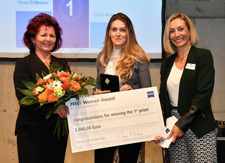 Viola Klein, Award-Siegerin Corina Hampel und Jurymitglied Inkeri Klomsdorf (Zeiss AG, v.l.). Foto:  Zeiss