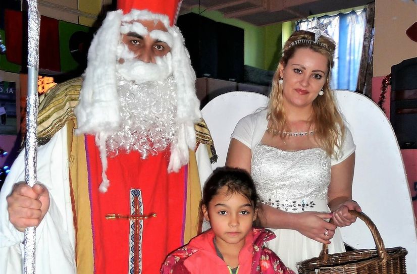 Nikolaus, Engel und Honsa beim Nikolausfest vor drei Jahren.