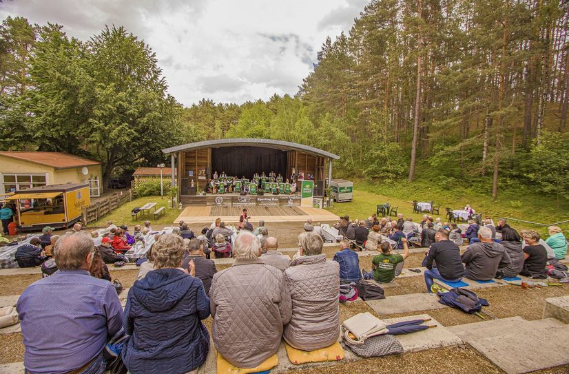 Die Waldbühne ist eine herrliche Naturbühne mitten in den Gehrener Bergen. Im nächsten Jahr besteht sie seit 85 Jahren.