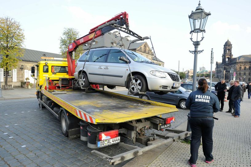 Falsch geparkt und abgeschleppt. Foto: Joern Wolf