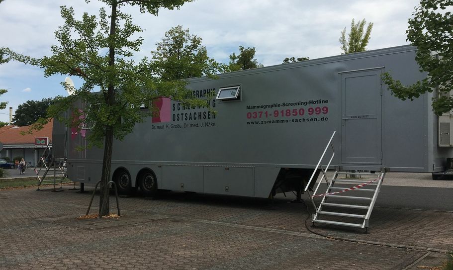 Das Mammamobil steht voraussichtlich bis Mitte September auf dem Platz der Jugend in Niesky. Foto: Keil