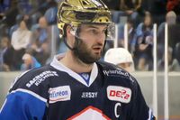 Jordan Knackstedt wurde zum besten Spieler und besten Stürmer der Saison 2021/2022 gekürt.