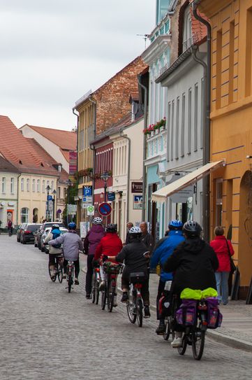 Mit dem Rad durch Lübbenau. Foto: Peter Becker