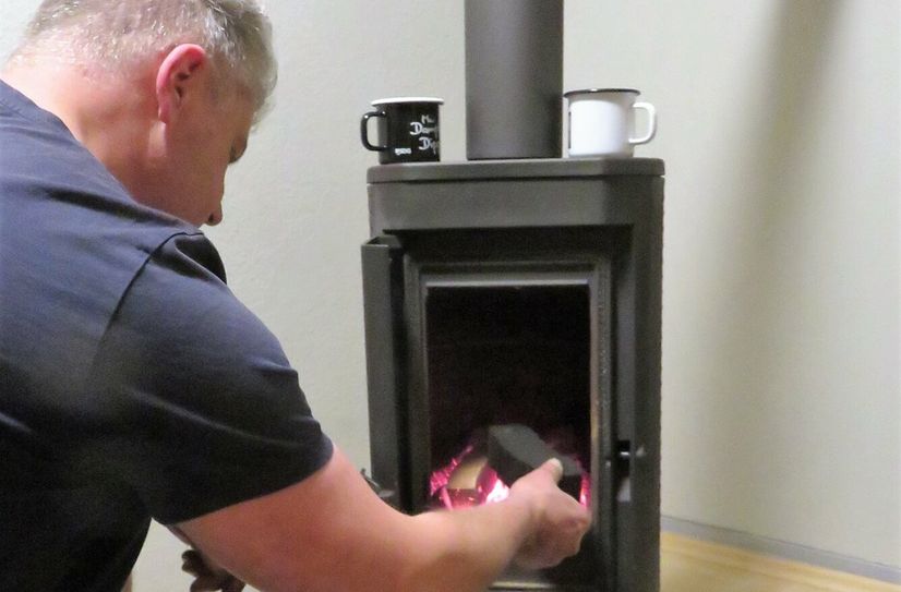 Heizen mit Kohle und Holz statt Erdgas – für immer mehr Haushalte wird dies zur bedenkenswerten Alternative.